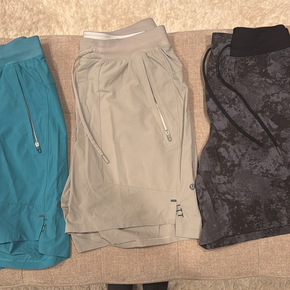 Men’s lulu shorts 7 inch inseam size M
Black shorts has a liner - Picture 3 of 4